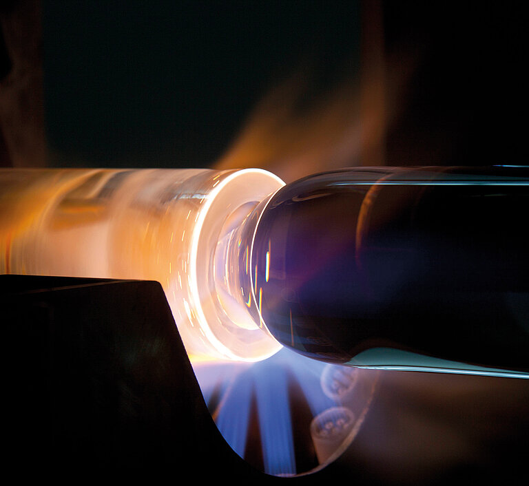 Veredelung von Quarzglasstäben Quarzglasstab bei der Erhitzung mittels Flammen